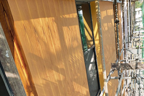 江西贛州章貢區(qū)上南田筠松小院水泥墻面木紋漆施工項目